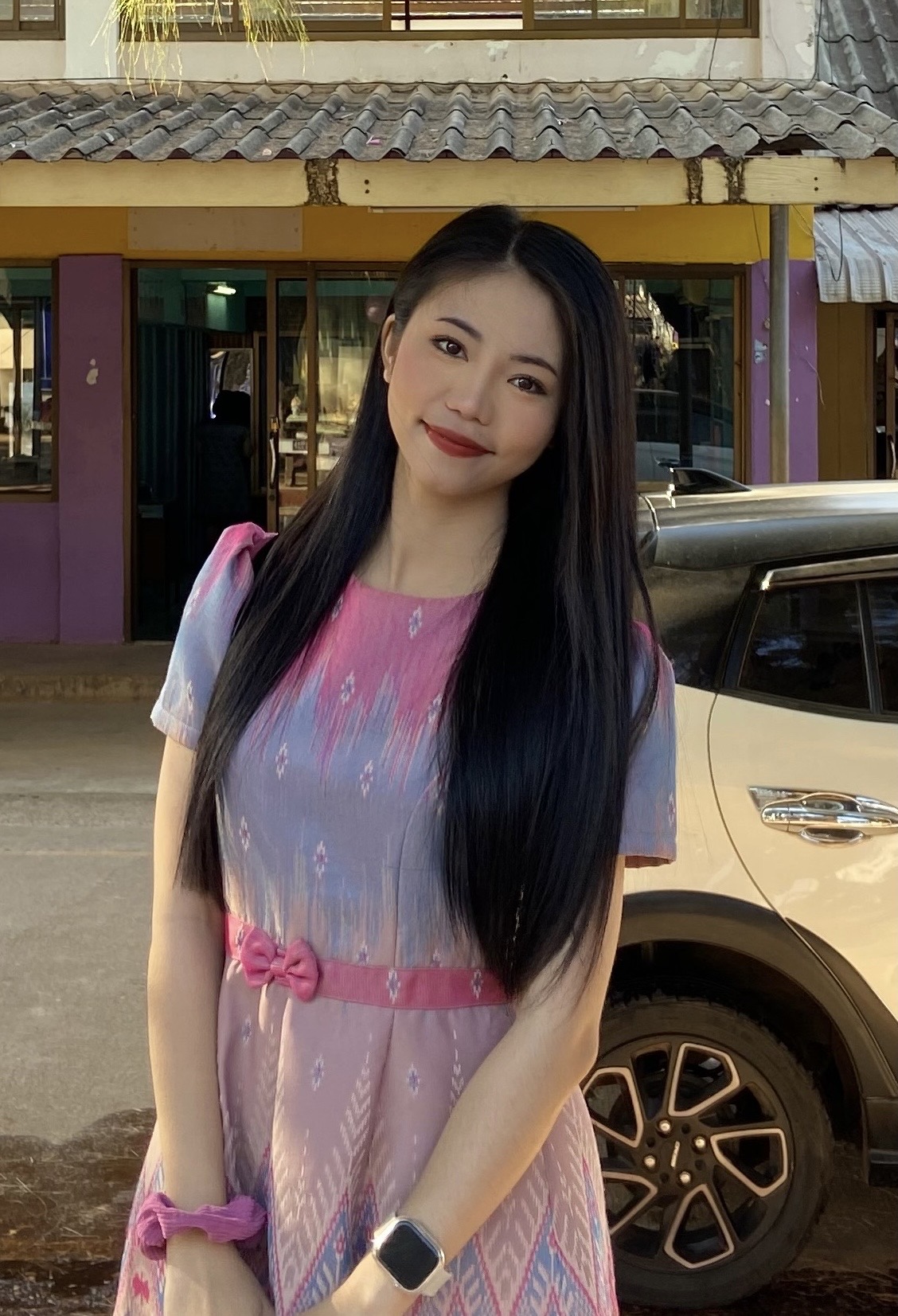 นางสาวปวีณอร นามเดช