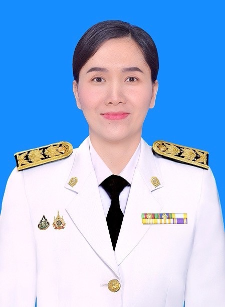 นางจตุพร วิณโรจน์